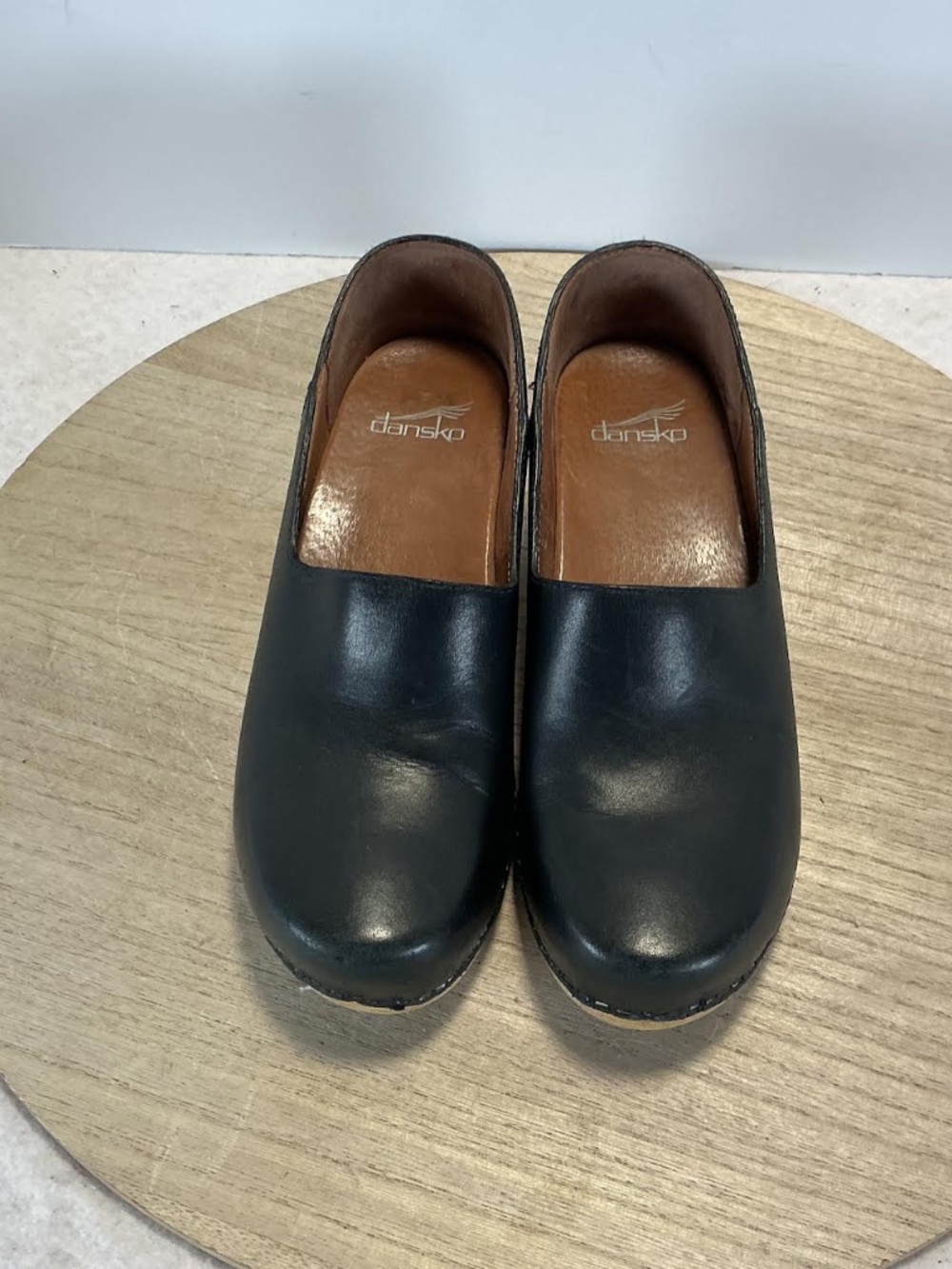 Dansko Women’s 38 US 7.5-8 Black Leather Clogs Shoes Wood Look Heel - Picture 2 of 8